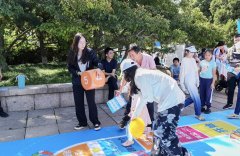 正在轻松的逛戏空气中