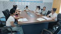 操纵LED显示屏、班信群、宣传海报等体例向长儿